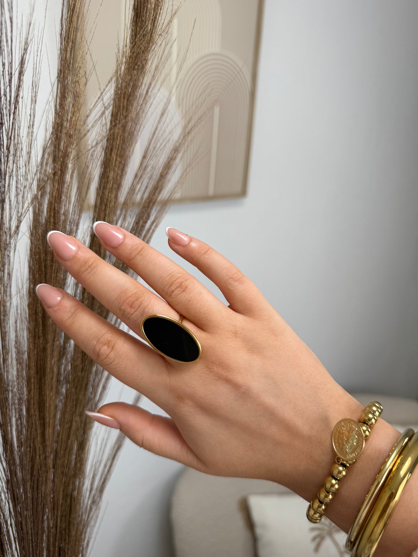 Noir Oval Ring