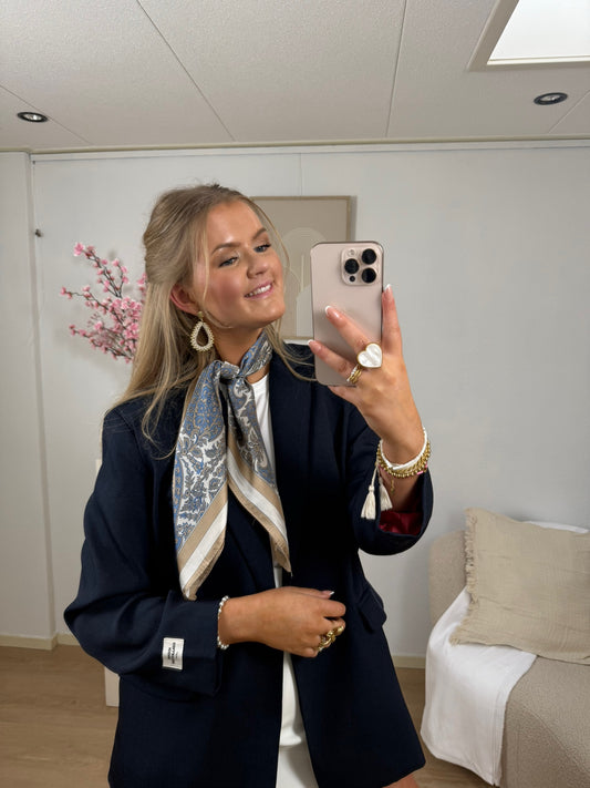 Chérie Scarf