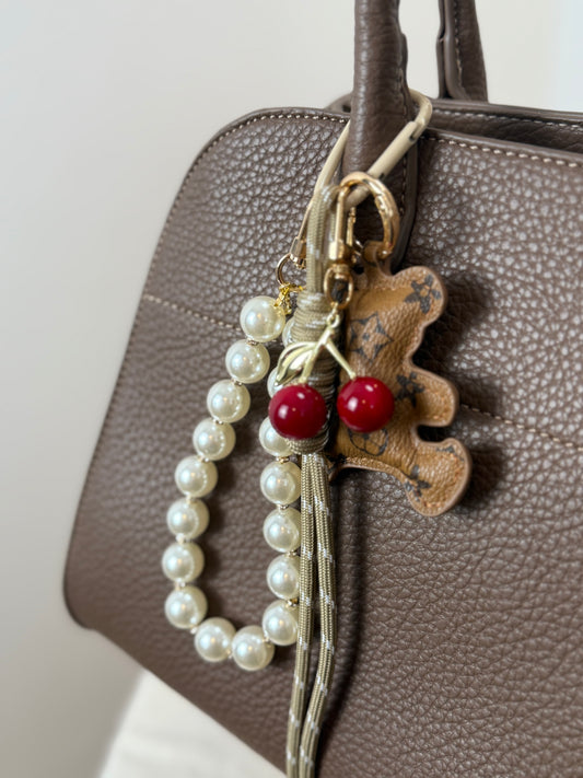Bagcharm Brown Pearls