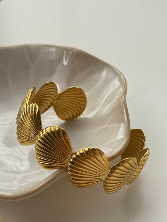 Shell Chic Armband