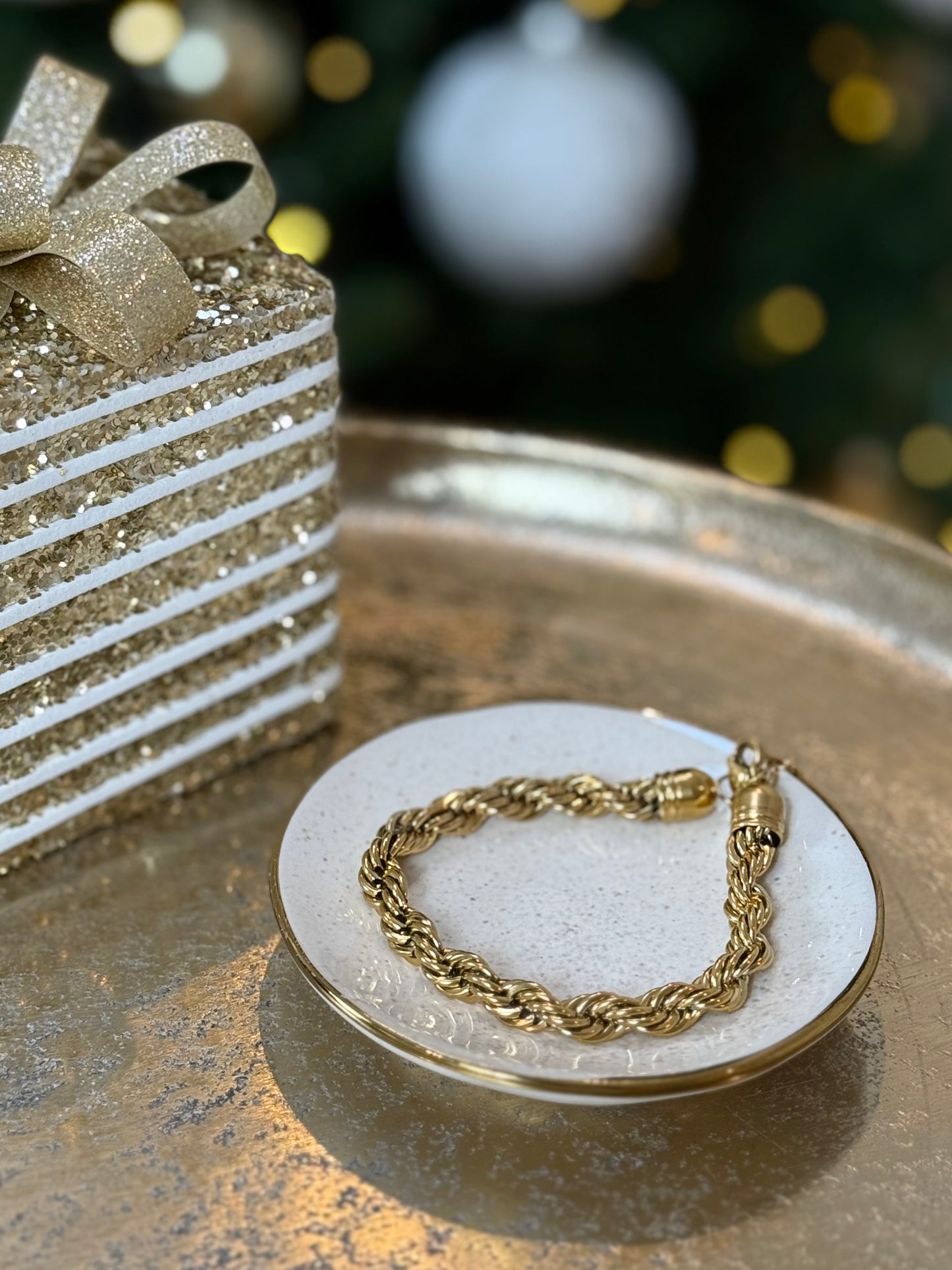 Golden Twirl Armband